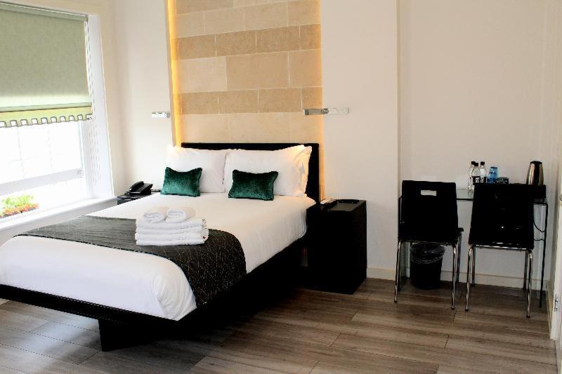 Nox Lancaster Gate Hotel London Room photo