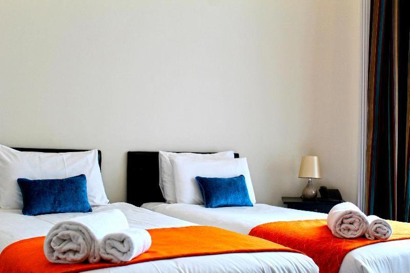 Nox Lancaster Gate Hotel London Room photo