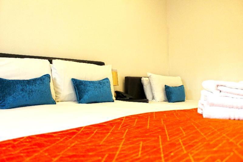 Nox Lancaster Gate Hotel London Room photo
