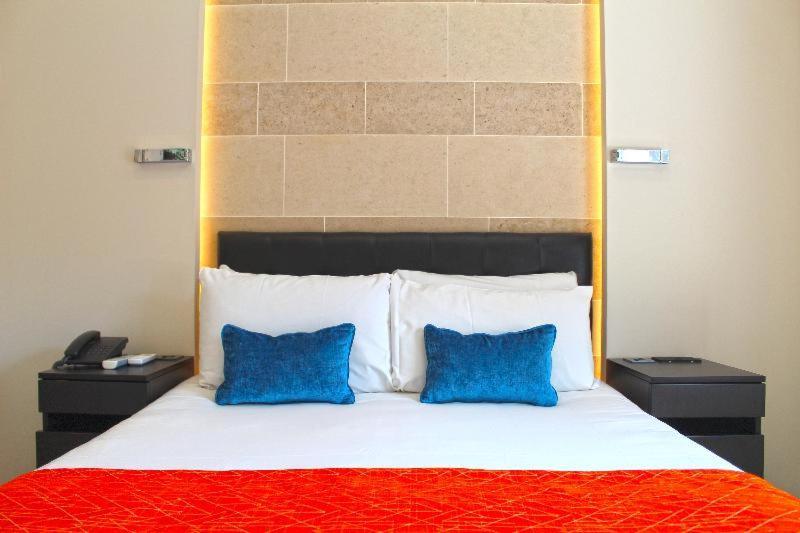 Nox Lancaster Gate Hotel London Room photo
