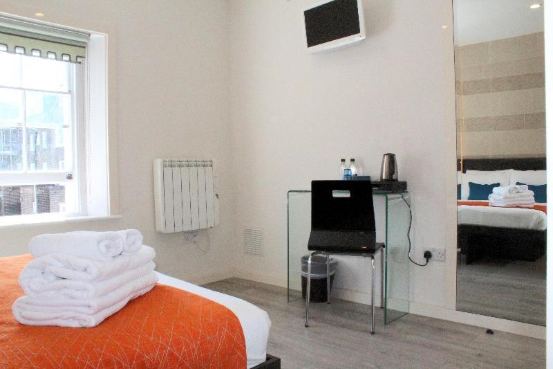 Nox Lancaster Gate Hotel London Room photo