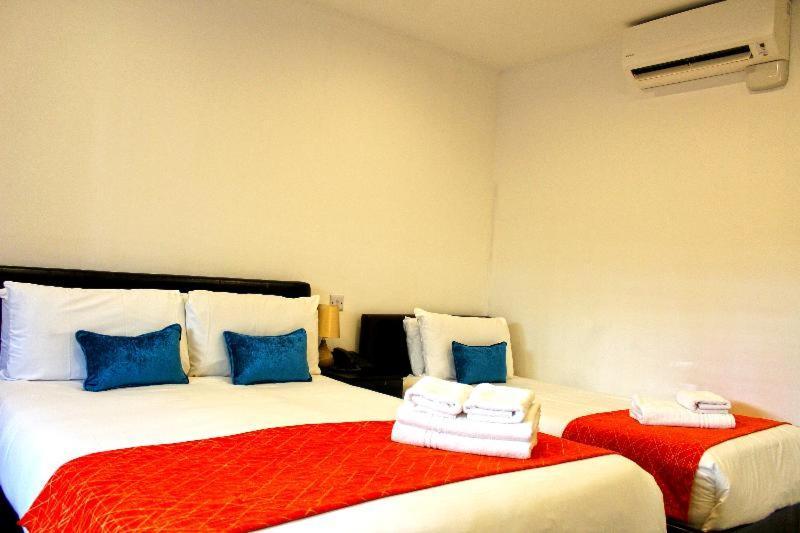 Nox Lancaster Gate Hotel London Room photo